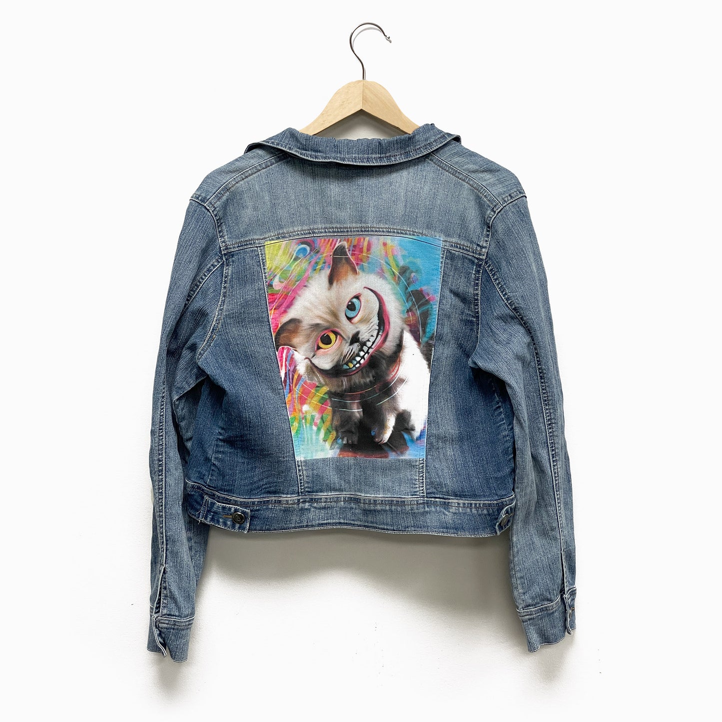 Upcycled Vintage Denim Jacket "Psychedelikitty"