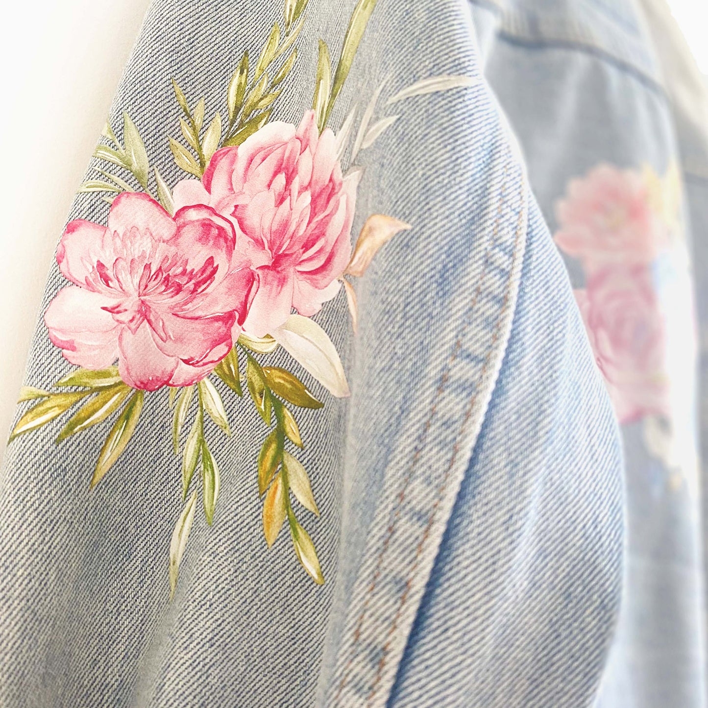 Upcycled Vintage Denim Jacket "Floral Boutique"
